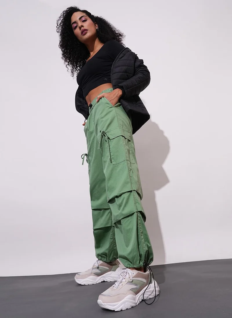 جلو باص بنطلون نسائي واسع بخصر متوسط وجيوب أمامية مسطحة